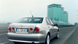 Lexus IS 2001 - widok z tyłu