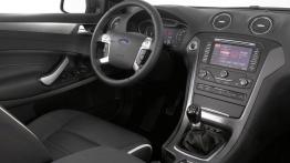 Ford Mondeo Hatchback 2011 - kokpit