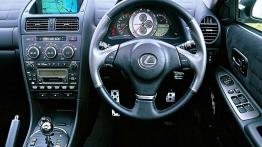 Lexus IS 2001 - pełny panel przedni
