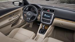 Volkswagen Eos 2011 - kokpit