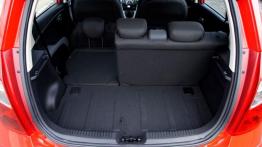 Hyundai i10 2011 - tylna kanapa złożona, widok z bagażnika