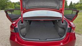 Mazda 6 III Sedan - tylna kanapa złożona, widok z bagażnika
