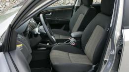 Kia Ceed Hatchback 5D 2010 - widok ogólny wnętrza z przodu