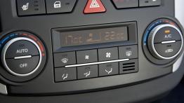Kia Ceed Hatchback 5D 2010 - konsola środkowa