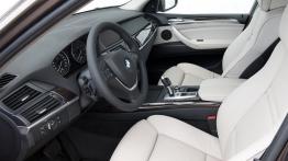 BMW X5 2010 - widok ogólny wnętrza z przodu