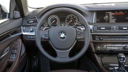 BMW serii 5 F10 Facelifting (2014) - kokpit