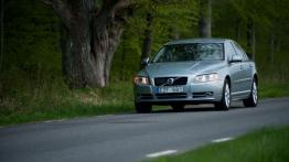 Volvo S80 2012 - przód - reflektory włączone