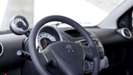 Peugeot 107 Hatchback 3d Facelifting (2012) - kokpit