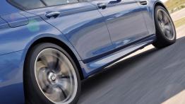 BMW M5 2012 - prawy próg boczny