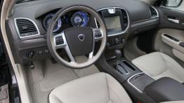 Lancia Thema 2012 - pełny panel przedni