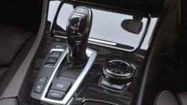 BMW serii 5 F10 Facelifting (2014) - tunel środkowy między fotelami