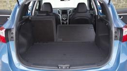 Hyundai i30 II kombi - tylna kanapa złożona, widok z bagażnika