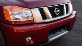 Nissan Titan 2013 - przód - inne ujęcie