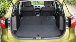 Suzuki SX4 II (2013) - tylna kanapa złożona, widok z bagażnika