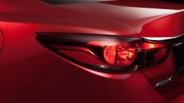 Mazda 6 III Sedan - lewy tylny reflektor - włączony