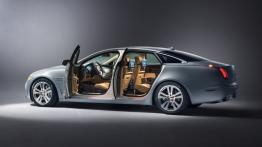 Jaguar XJ 2014 - lewy bok - drzwi otwarte