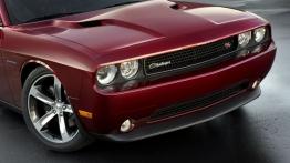 Dodge Challenger 100th Anniversary Edition (2014) - przód - reflektory włączone