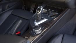 BMW M235i Coupe (2014) - tunel środkowy między fotelami