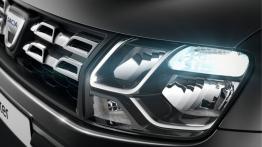 Dacia Duster Facelifting (2014) - lewy przedni reflektor - włączony