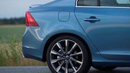 Volvo S60 Facelifting (2014) - prawe tylne nadkole