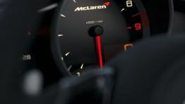 McLaren 650S (2014) - obrotomierz