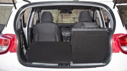 Hyundai i10 II 1.2 (2014) - tylna kanapa złożona, widok z bagażnika