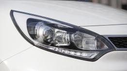 Kia Rio III Hatchback 5d Facelifting (2015) - prawy przedni reflektor - wyłączony