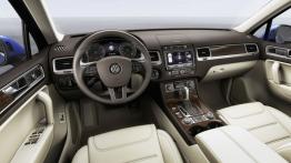Volkswagen Touareg II Facelifting (2015) - pełny panel przedni