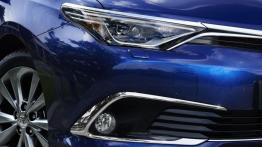 Toyota Auris II Touring Sports Facelifting (2015) - prawy przedni reflektor - wyłączony