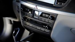 Hyundai Genesis II (2015) - panel sterowania wentylacją i nawiewem