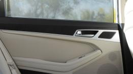 Hyundai Genesis II (2015) - drzwi tylne lewe od wewnątrz