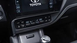 Toyota Auris II Touring Sports Facelifting (2015) - konsola środkowa