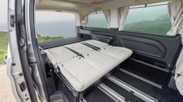 Mercedes Marco Polo ACTIVITY 220 CDI (2015) - tylna kanapa złożona, widok z kabiny
