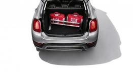 Fiat 500X (2015) - tył - bagażnik otwarty