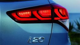Hyundai i20 II Hatchback (2015) - prawy tylny reflektor - włączony