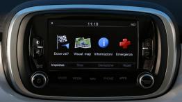 Fiat 500X (2015) - ekran systemu multimedialnego