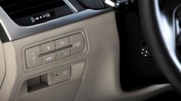 Hyundai Genesis II (2015) - panel sterowania pod kierownicą
