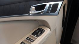 Hyundai Genesis II (2015) - drzwi kierowcy od wewnątrz