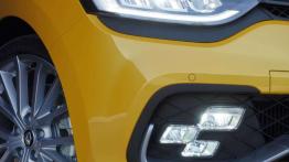 Renault Sport Clio (2016) - lampa w zderzaku przednim