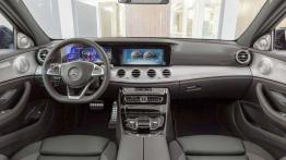 Mercedes-AMG E 43 4MATIC (2016) - pełny panel przedni