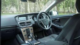 Volvo V40 Crooss Country FL (2016) - pełny panel przedni