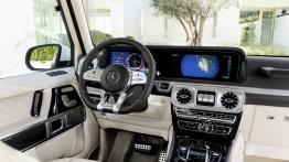 Mercedes-Benz Klasa G (2018) - widok ogólny wnętrza z przodu
