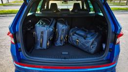 Skoda Kodiaq RS (2019) - tył - bagażnik otwarty