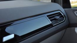 Volkswagen Touran 2.0 TDI 150 KM (wnętrze) - galeria redakcyjna - inny element panelu przedniego