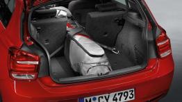 BMW 118i 2012 - tylna kanapa złożona, widok z bagażnika