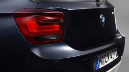 BMW 120d 2012 - lewy tylny reflektor - włączony
