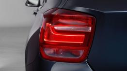 BMW 120d 2012 - lewy tylny reflektor - włączony