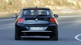 BMW 120d 2012 - tył - reflektory włączone