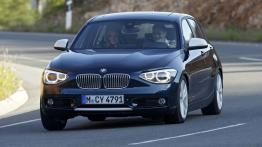 BMW 120d 2012 - przód - reflektory włączone