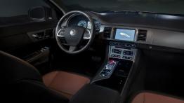 Jaguar XF-R 2012 - pełny panel przedni